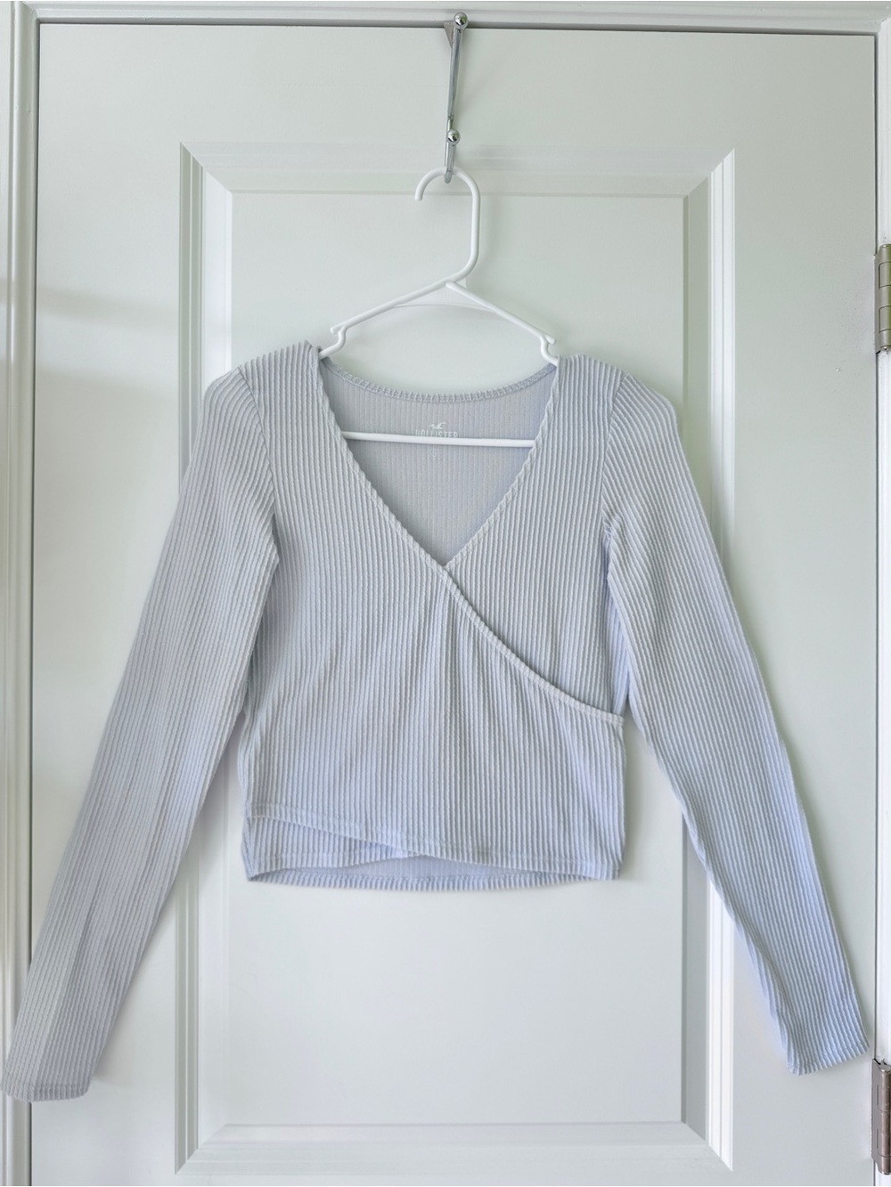 Hollister Powder Blue Ribbed Knit Long Sleeve Faux Wrap Top (in size M)